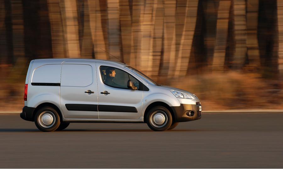  Peugeot Partner 2008 года  (фото 38 из 54)